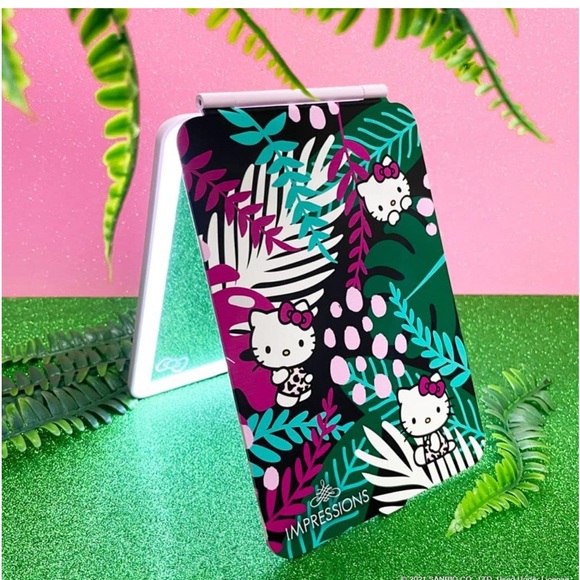 Impressions Vanity Hello Kitty Touch Pad Mini Tri-Tone Makeup Mirror - Picture 5 of 6